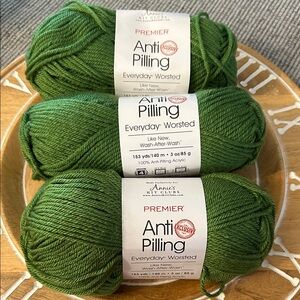Annie’s kit clubs yarn NEW Premier Anti-Pilling Everyday Worsted Yarn green